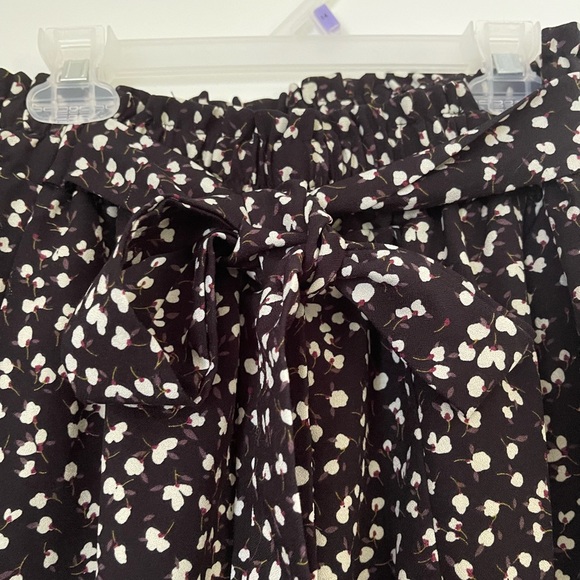 Black pattern tie waist shorts - Picture 3 of 4